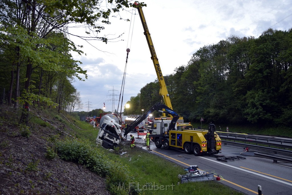 VU Gefahrgut LKW umgestuerzt A 4 Rich Koeln Hoehe AS Gummersbach P469.JPG - Miklos Laubert